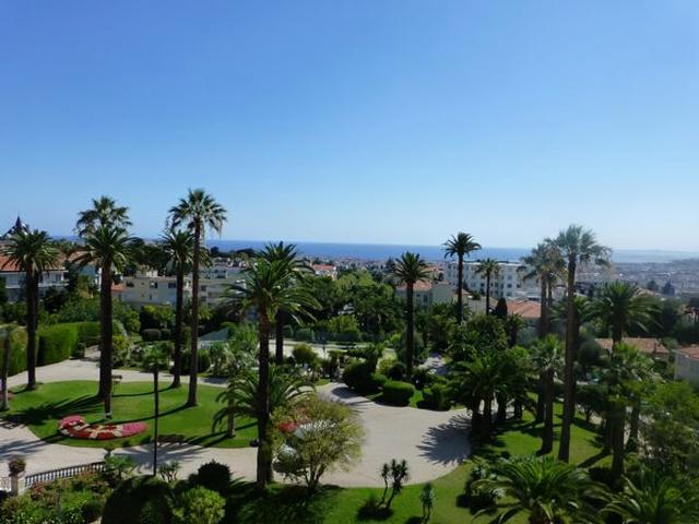 * * * RARISSIME ! Dernier étage LE RÉGINA * * *