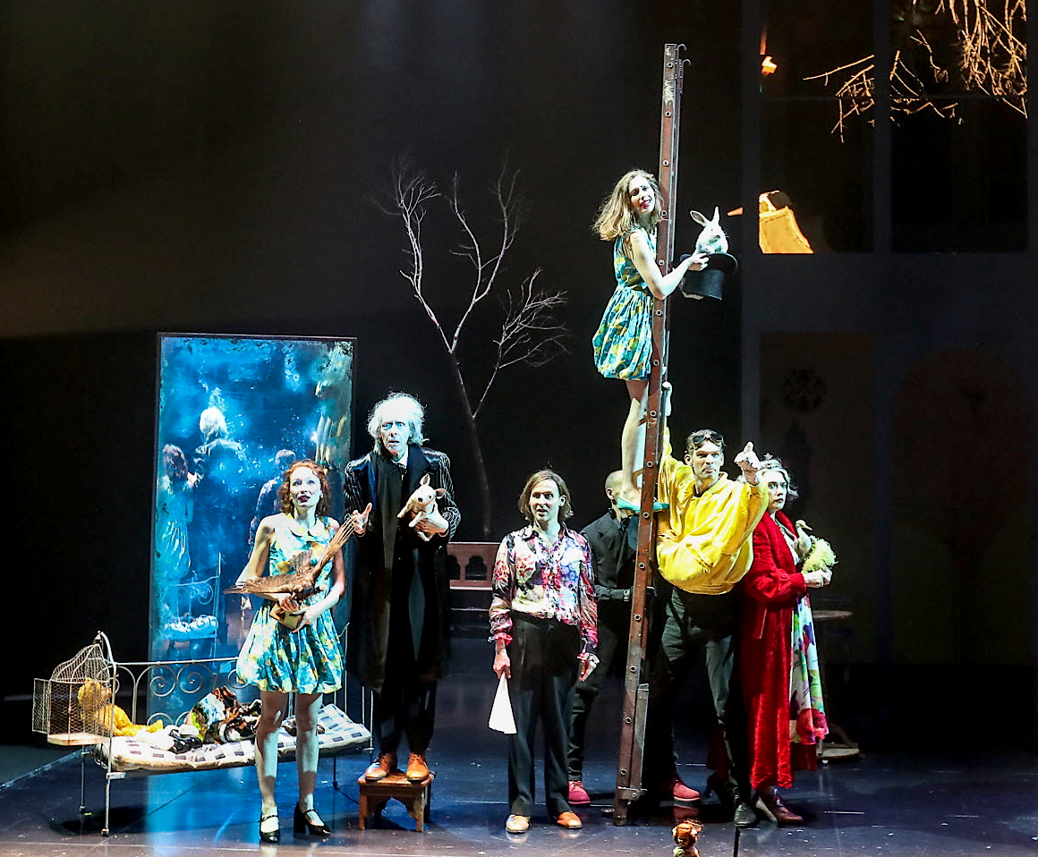 TNN : Lewis versus Alice