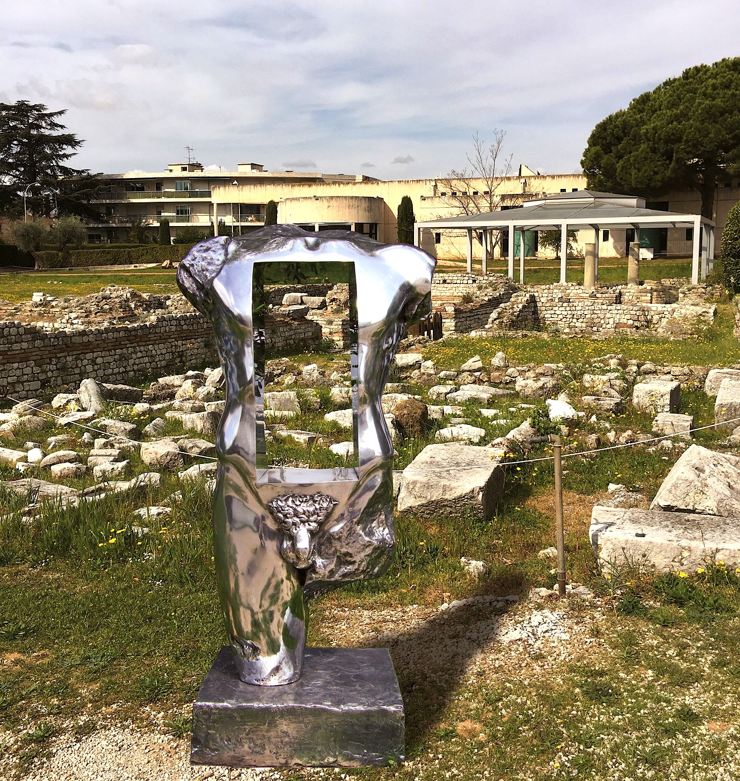 Sosno squatte l’Antique à Cimiez